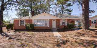 Charming 3-Bed home in Cayce with a spacious fecund in backyard! Gallery 1