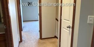 Spacious Eden Prairie Town Home, 2 Car Garage, Primary, 4 Baths, Fireplace Gallery 14