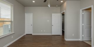 Beautifully designed and thoughtfully maintained duplex Gallery 22