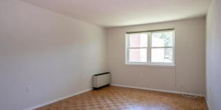 887 Farmington Avenue Gallery 13