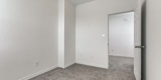 1835 W Poplar Gallery 19