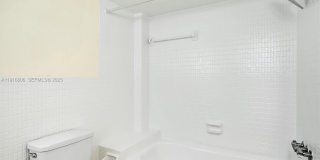 1700 NE 191st St Gallery 17