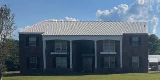 Colonial Apartments Gallery 1