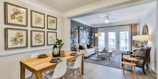 Metro Midtown Gallery 18