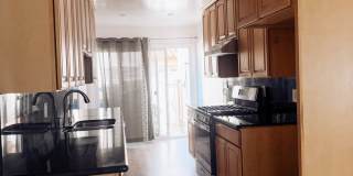 Large Townhome with 2 car garage Large Townhome with 2 car garage Gallery 1
