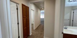 5 bedroom home located in Sylvan School District! Gallery 37