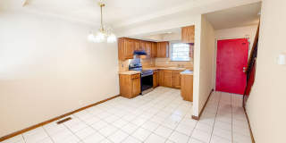 Prime Edmond Location | 3-Bed Duplex Near Boulevard & Broadway Gallery 11