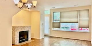 917 N Kingsbury Gallery 1