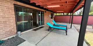 East- 3 bedroom/ 2 bathroom home with sparkling pool! Gallery 18