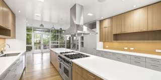 1076 S Van Ness Avenue | Mission District | 4 Bed · 3,776 Sq Ft · Four Levels Gallery 6