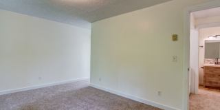 3 Bedroom/2.5 bathroom townhouse centrally located Oak Harbor Gallery 21