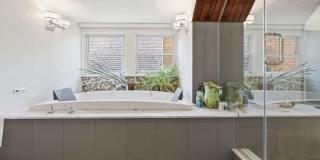 Stunning 5 Bedroom 2.5 Bathroom Home in Squirrel Hill Gallery 41