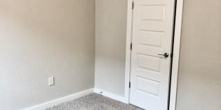Spacious open floorplan with lots of light Gallery 27