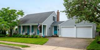303 Bell Place Gallery 3