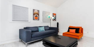 6008 Carlton Way Gallery 28