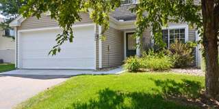 Beautiful 2-Bed 1.5-Bath Townhouse in Eagan - Available Now! Gallery 1