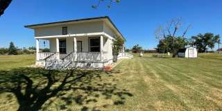 Spacious 3-Bed Home with Large Front & Backyard – Quiet Madera Living Gallery 1