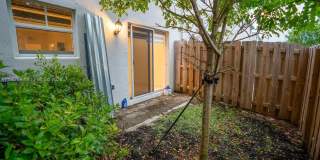 137 NE 3rd Ct Gallery 11