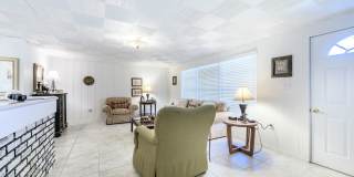 SEASONAL / SHORT-TERM RENTAL – Charming Downtown Punta Gorda Retreat Gallery 7