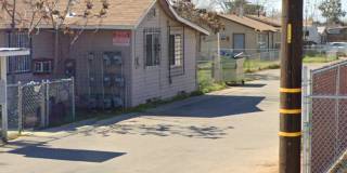 Charming 2-bedroom Home with Yard and Washer/Dryer Hookups Gallery 1