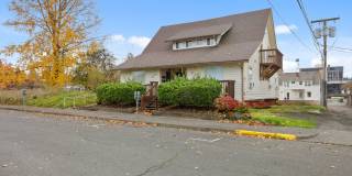 MOVE IN READY! Includes water, sewer and garbage. 2 bed 1 bath downtown Olympia! Gallery 22