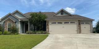 Spacious 4-Bedroom Home with 3-Car Garage, Screened Porch & Fenced Yard in Ivy Gate Gallery 1