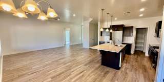 Beautiful 4-BR Home in Sunbrook Community Gallery 8