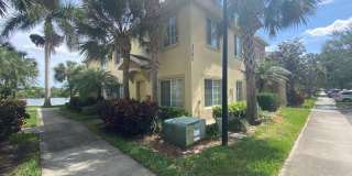 Beautiful 3 Bedroom 2.5 Bath Townhome in Lakeside Village!! Gallery 1