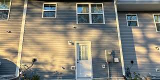 FULLY FURNISHED like-new Townhouse w/ Garage Gallery 3