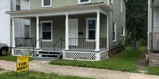 Large 4 Bedroom House Gallery 1