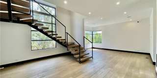 1319 Sunset Plaza Drive Gallery 4