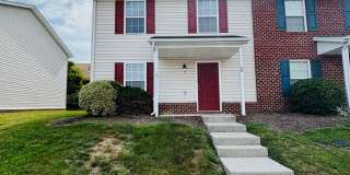 3 Bedroom, 2.5 Bath Townhouse Gallery 1