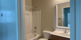 Attractive 3 bed, 2 bath home Gallery 16