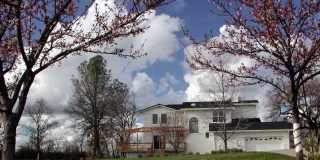 Gorgeous Multilevel 4 Bedroom 2.5 Bathroom Home on Acreage Gallery 1