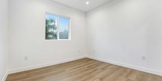5346 1/2 Oakland Street Gallery 12