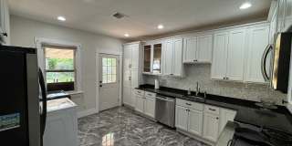 Room in 2 Bedroom Home at Avant Ave Gallery 34