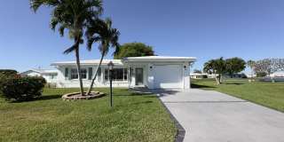Lakefront 2BR Home in 55+ Leisureville Community Gallery 4