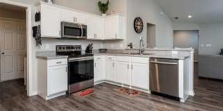 Gorgeous Three Bedroom in Towne Park Estates Gallery 6