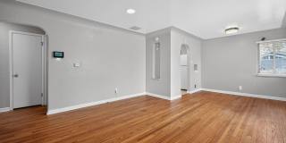 Charming 3BR House in Aurora Gallery 8