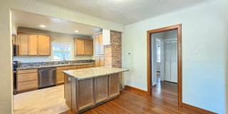 $2,995 - 5 Bed / 3 Bath Stunning and Spacious Home on South Hill Gallery 10