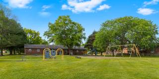 Colonial Square Gallery 8