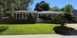 Charming 2 BR house in quiet Normal neighborhood Gallery 1