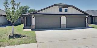 3 Bed 2 Bath 2 Car Garage Duplex in Summit Ridge Addition NW OKC Gallery 1