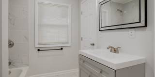 Move fast on this one. Apply within 24 hours of your showing and lock in $250 off your monthly rent for the entire 12 month term!!! Gallery 21