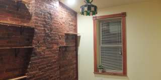 Beautiful Renovated Four bedroom Townhome Gallery 27
