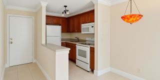 2-Bed, 2-Bath Corner unit, Best location! Gallery 1