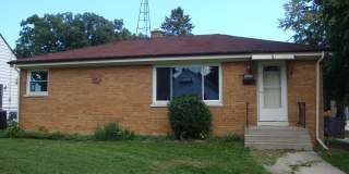 3 Bedroom, 2 Bath Single Family Home in Quiet Kenosha Neighborhood Gallery 1