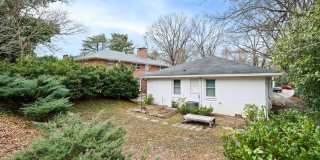 Renovated 2 bed/1 bath duplex minutes from downtown! Gallery 13