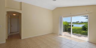 241 SW LAKE FOREST Way Gallery 6