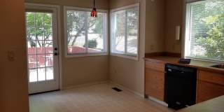 CUTE & CLASSY IN LAKE OSWEGO! Gallery 8